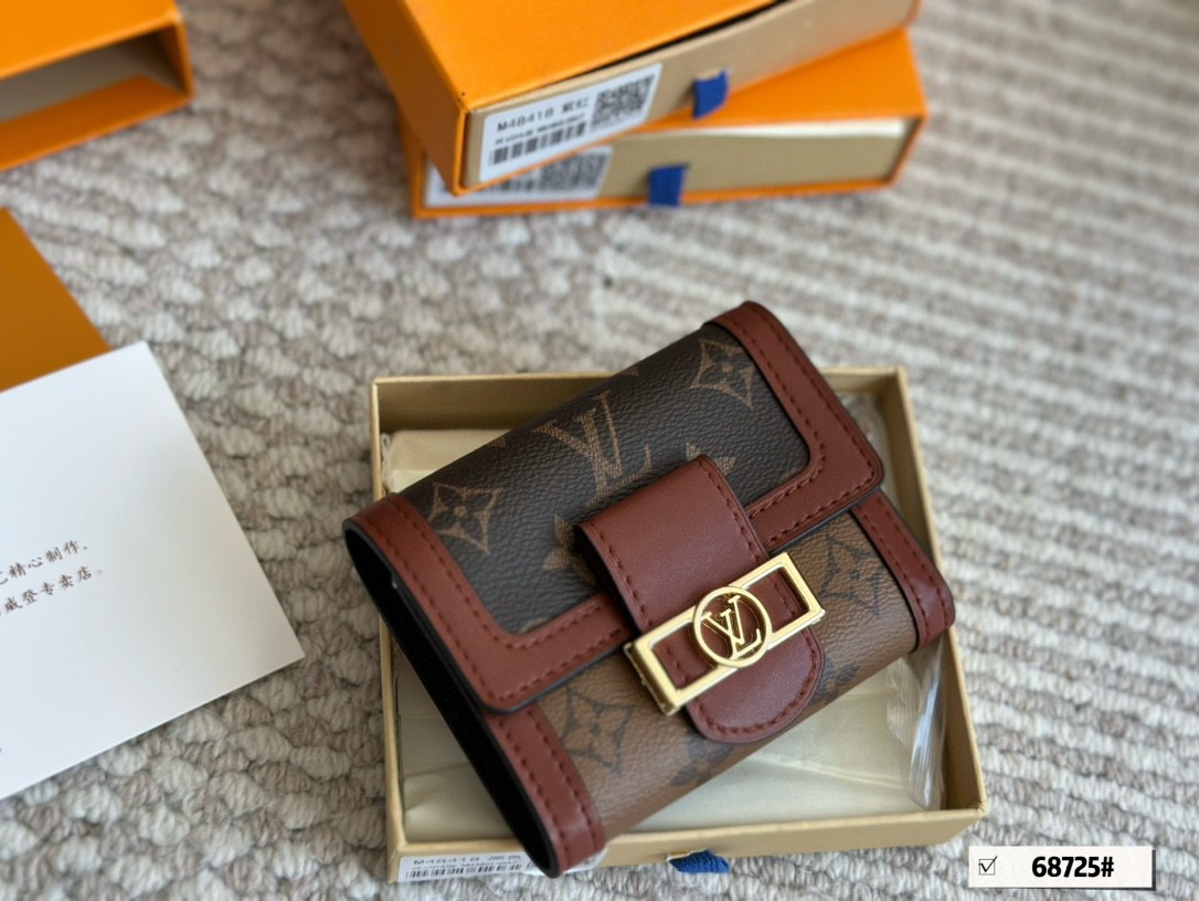 Luxury Accessories 70