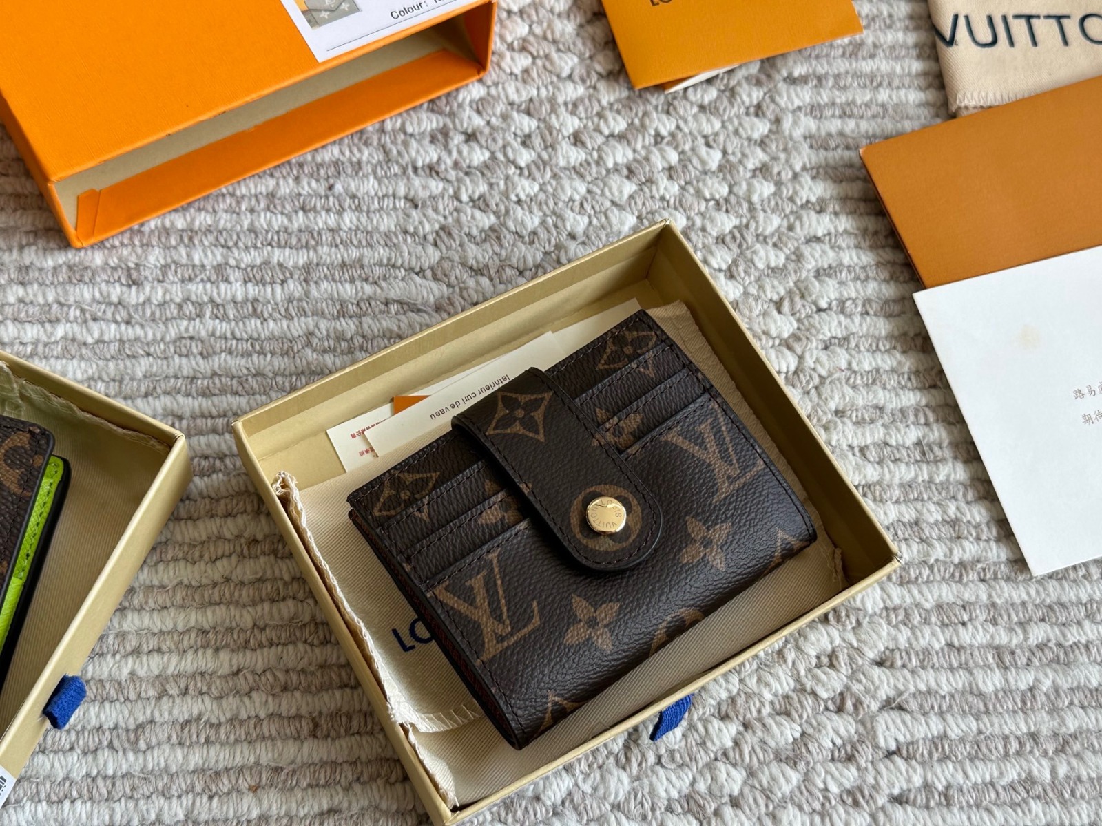 Luxury Accessories 88