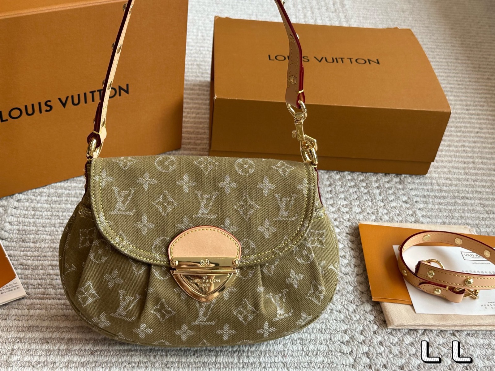 Luxury Accessories 60
