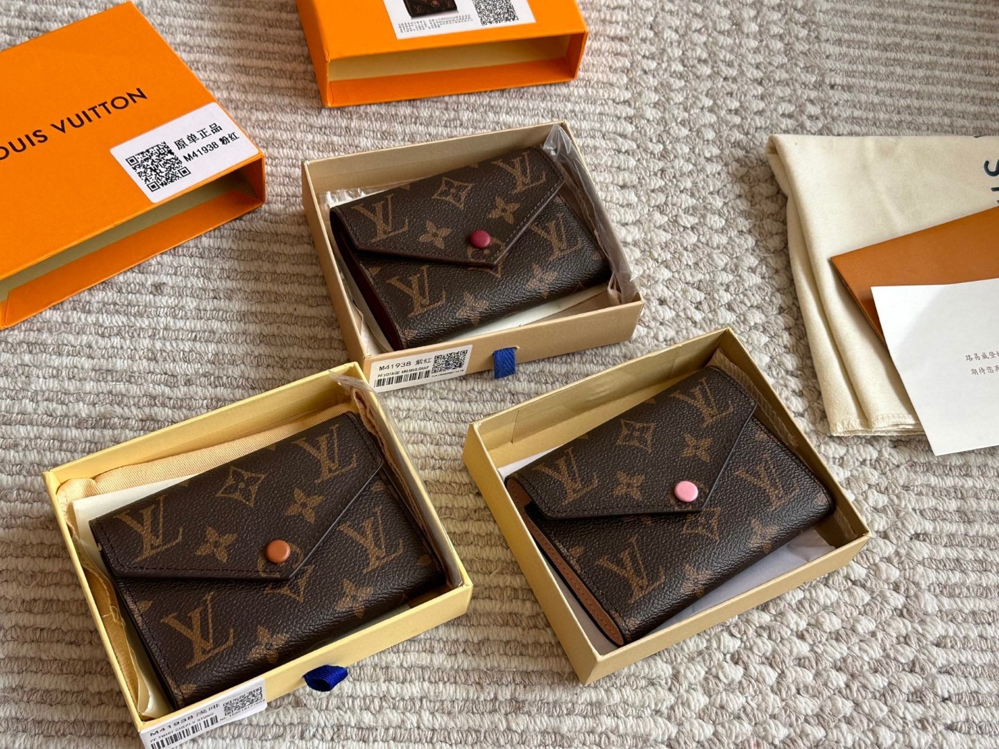 Luxury Accessories 85